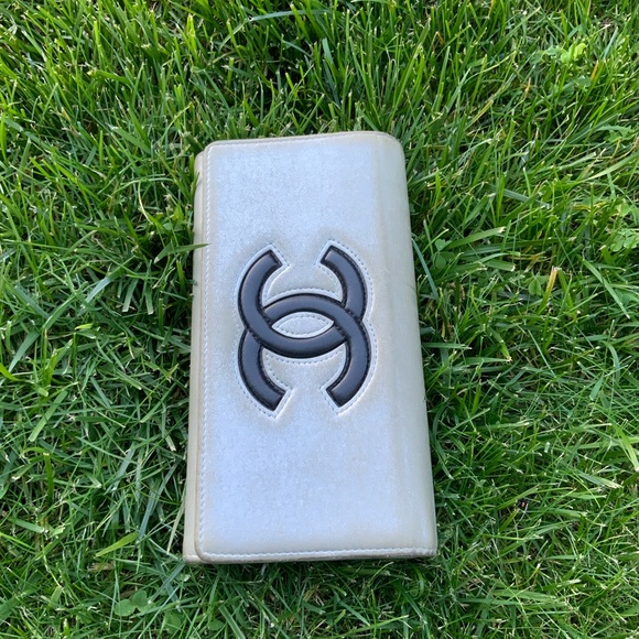 Authentic Chanel timelessness Silver Metallic Flap Wallet. - Picture 9 of 16